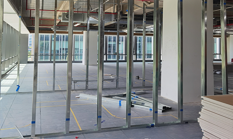 外企海道爾夫?qū)嶒炇以O(shè)備公司辦公室裝修龍骨施工 外企海道爾夫?qū)嶒炇以O(shè)備公司辦公室裝修龍骨施工