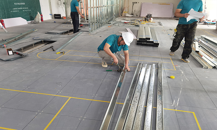 閔行海道爾夫?qū)嶒炇夜巨k公室裝修現(xiàn)場作業(yè)人員 閔行海道爾夫?qū)嶒炇夜巨k公室裝修現(xiàn)場作業(yè)人員