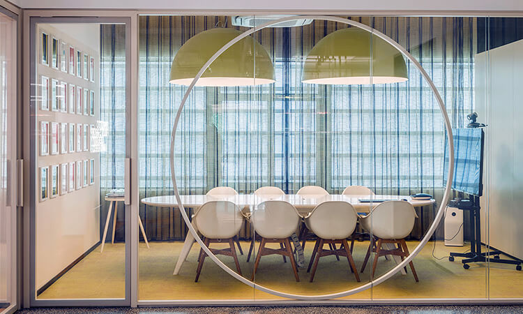 玻璃隔斷辦公會(huì)議室裝修效果圖