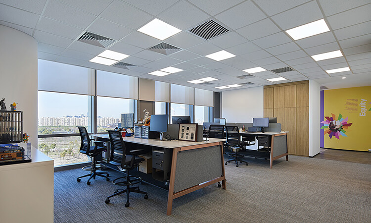 高層辦公室裝修通風(fēng)隔熱設(shè)計(jì)效果