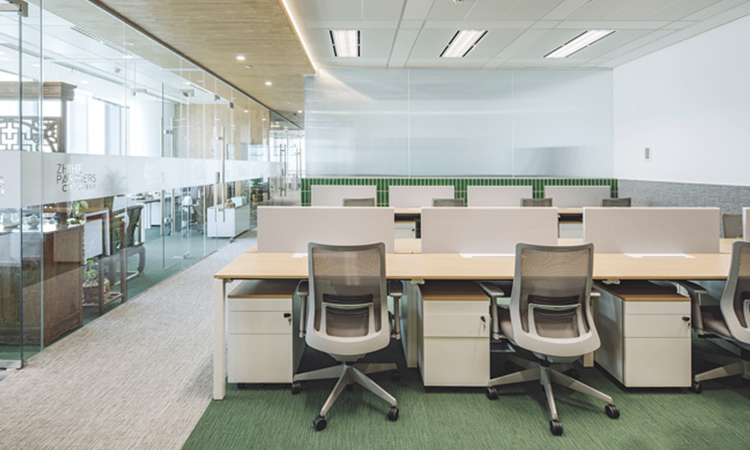 玻璃隔斷辦公區(qū)裝修效果