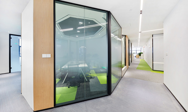 企業(yè)廣場辦公室走廊